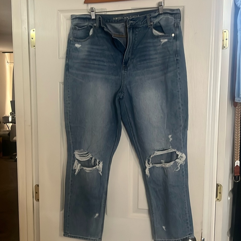American Eagle, Mom jeans